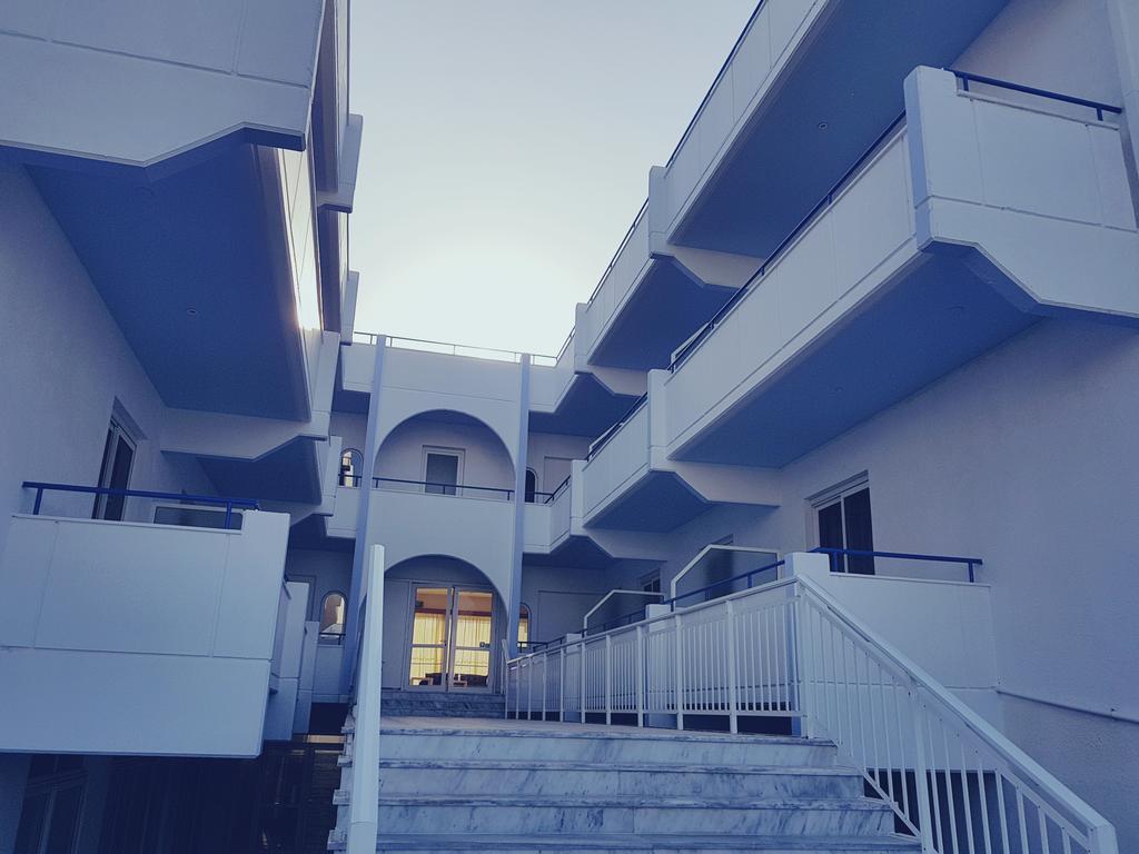 Pyrgos Aparthotel Kremastí